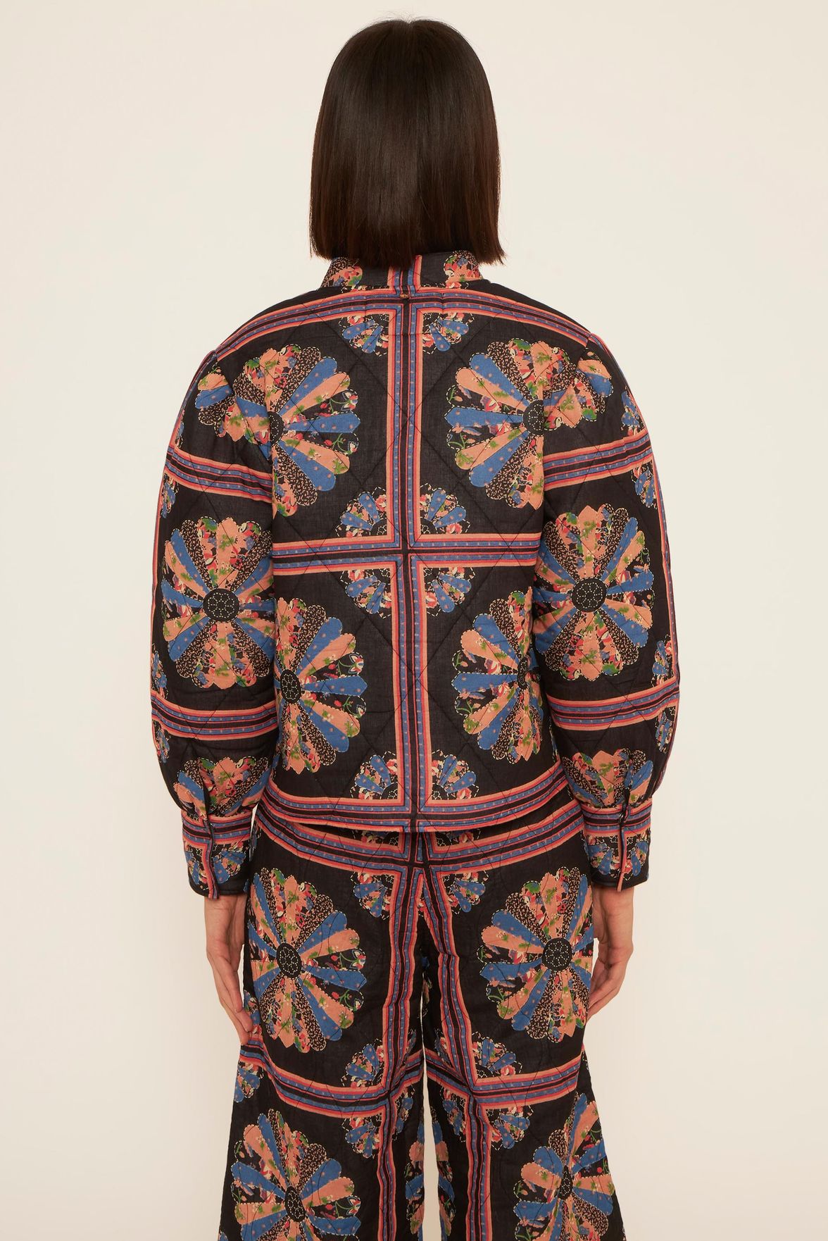 Cotton voile quilted jacket | Black and pink floral print