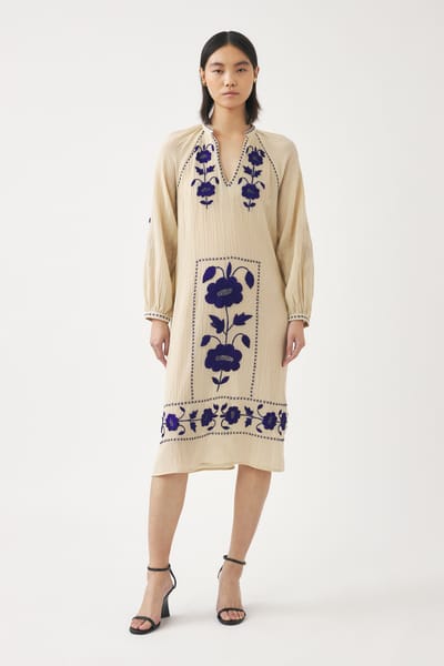 Antikbatik Dress with hand-embroidered silk details Ila