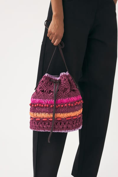 Antikbatik Small hand-braided drawstring bucket bag Raphia