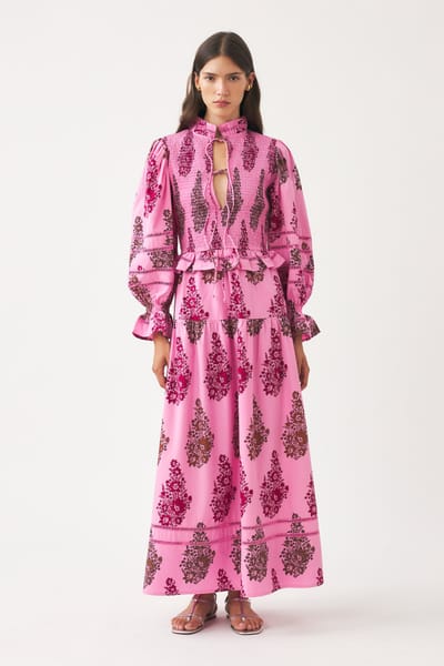 Antikbatik Langes, gesmoktes und handwerklich bedrucktes Kleid Muguet