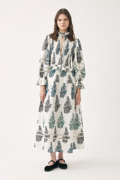 Antikbatik Langes, gesmoktes und handwerklich bedrucktes Kleid Muguet