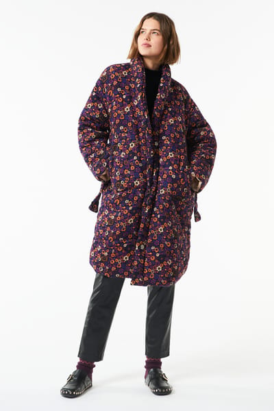 Antikbatik Paoli Modell – Langer Mantel – Violett