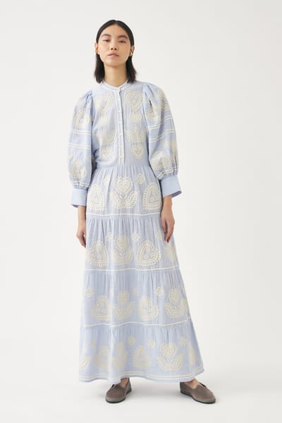Antikbatik Langes, von der ungarischen Kultur inspiriertes besticktes Kleid Rony