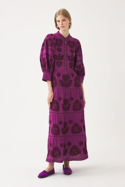 Antikbatik Langes, von der ungarischen Kultur inspiriertes besticktes Kleid Rony