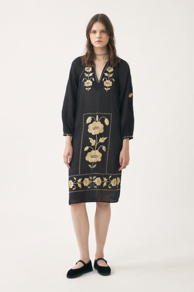 Antikbatik Dress with hand-embroidered silk details Ila