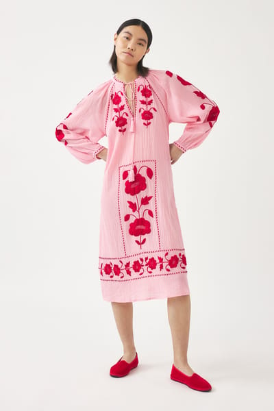 Antikbatik Dress with hand-embroidered silk details Ila