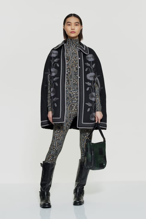 Antikbatik Trudy embroidered cape