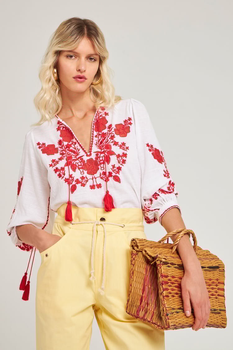 antik batik Blouse blanche avec broderies florales bleues
