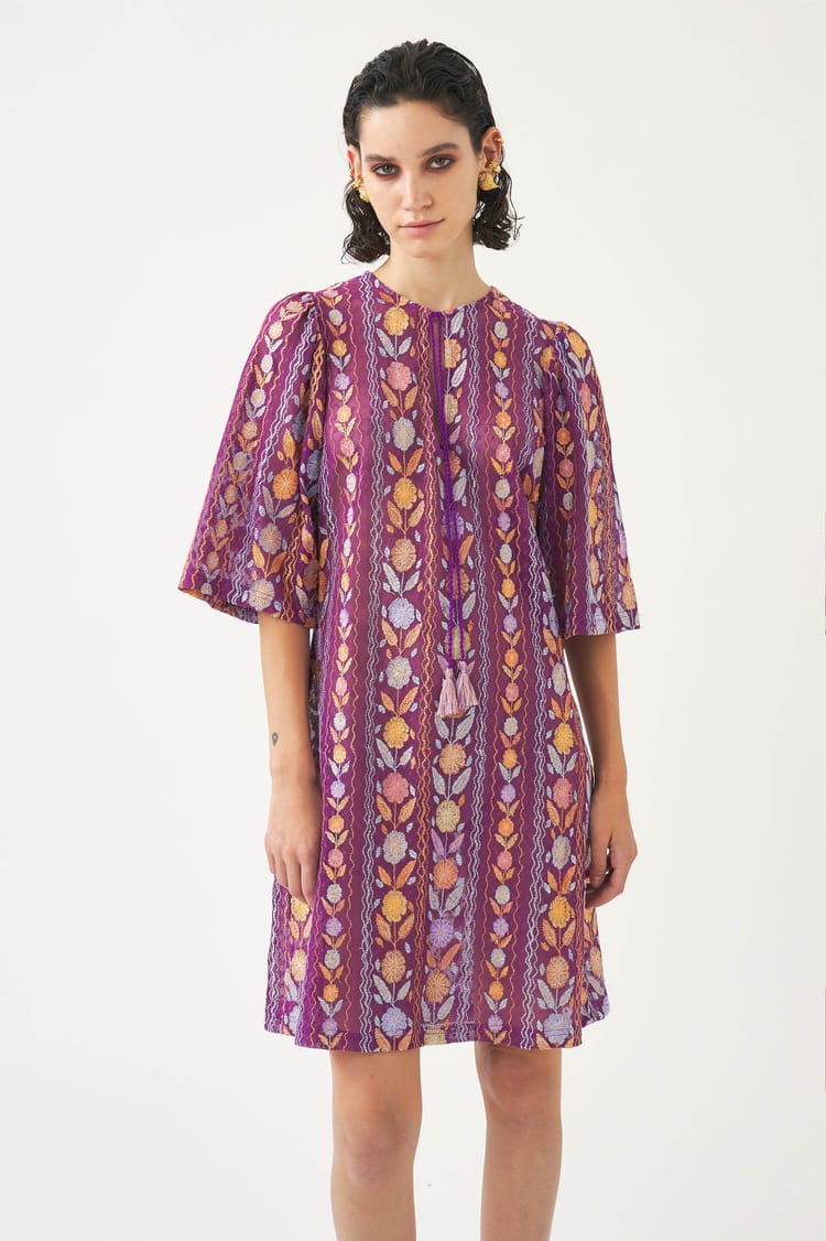 antik batik Robe semi-couture travaillée en résille et rebrodé