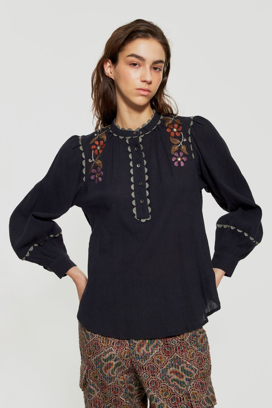 Antikbatik Blouse brodée Mathilda
