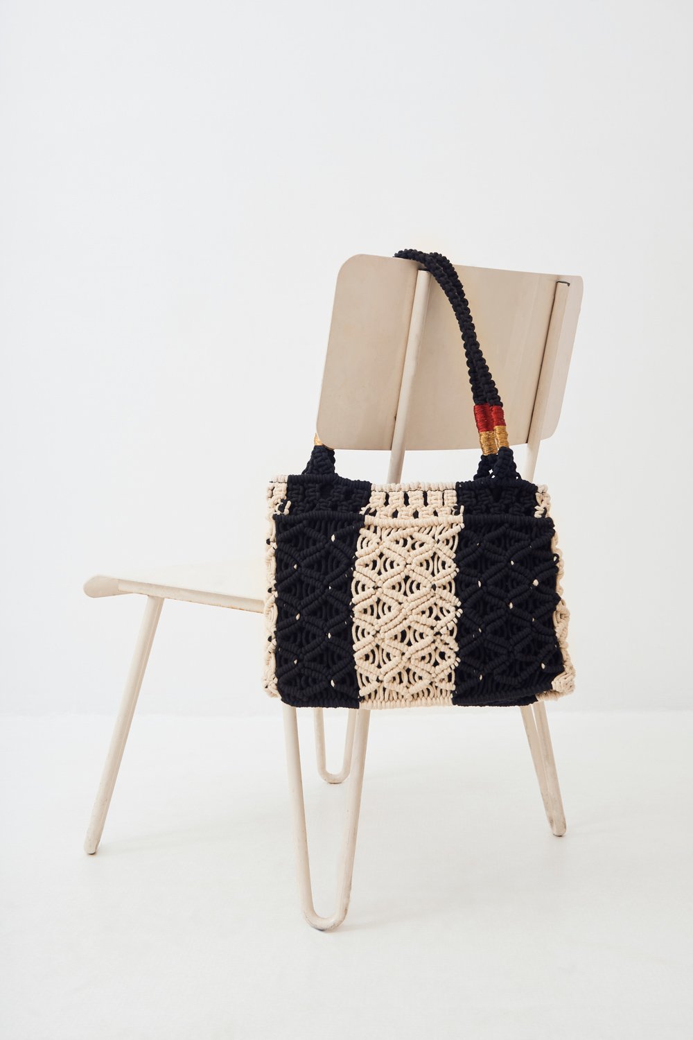Sac tressé macramé Ishaan - Blanc&noir - Antik Batik (photo) Sac tressé macramé Ishaan - Blanc&noir - Antik Batik (photo)