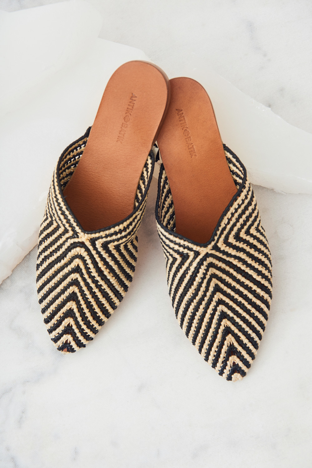 Babouches raphia tressé Kalam - Antik Batik (photo) Babouches raphia tressé Kalam - Antik Batik (photo)