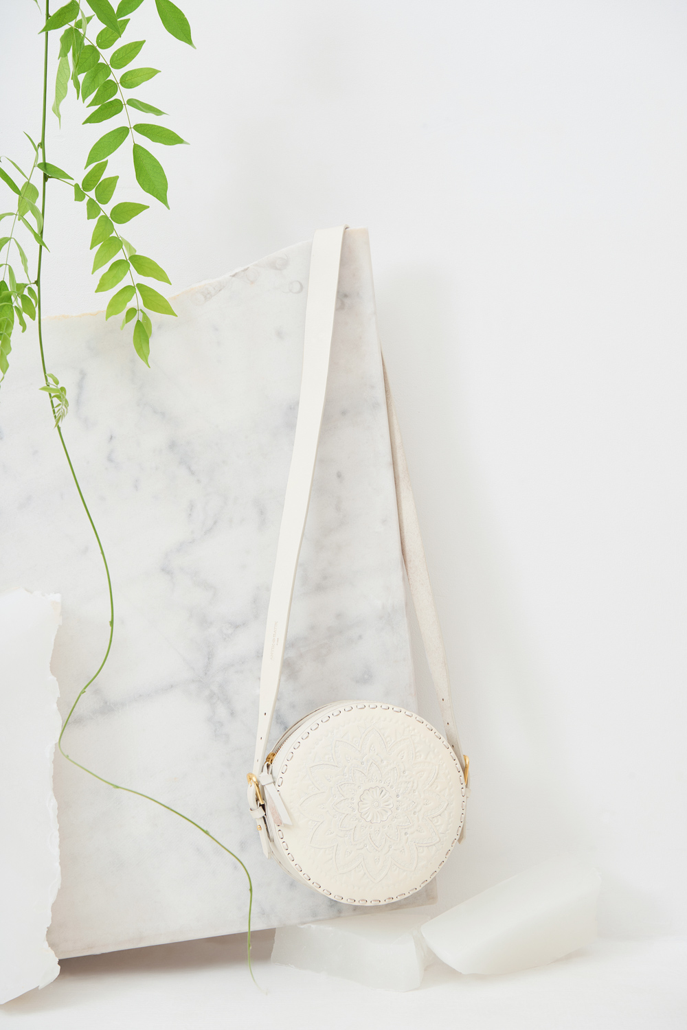 Sac rond cuir Ligo - Blanc - Antik Batik (photo) Sac rond cuir Ligo - Blanc - Antik Batik (photo)
