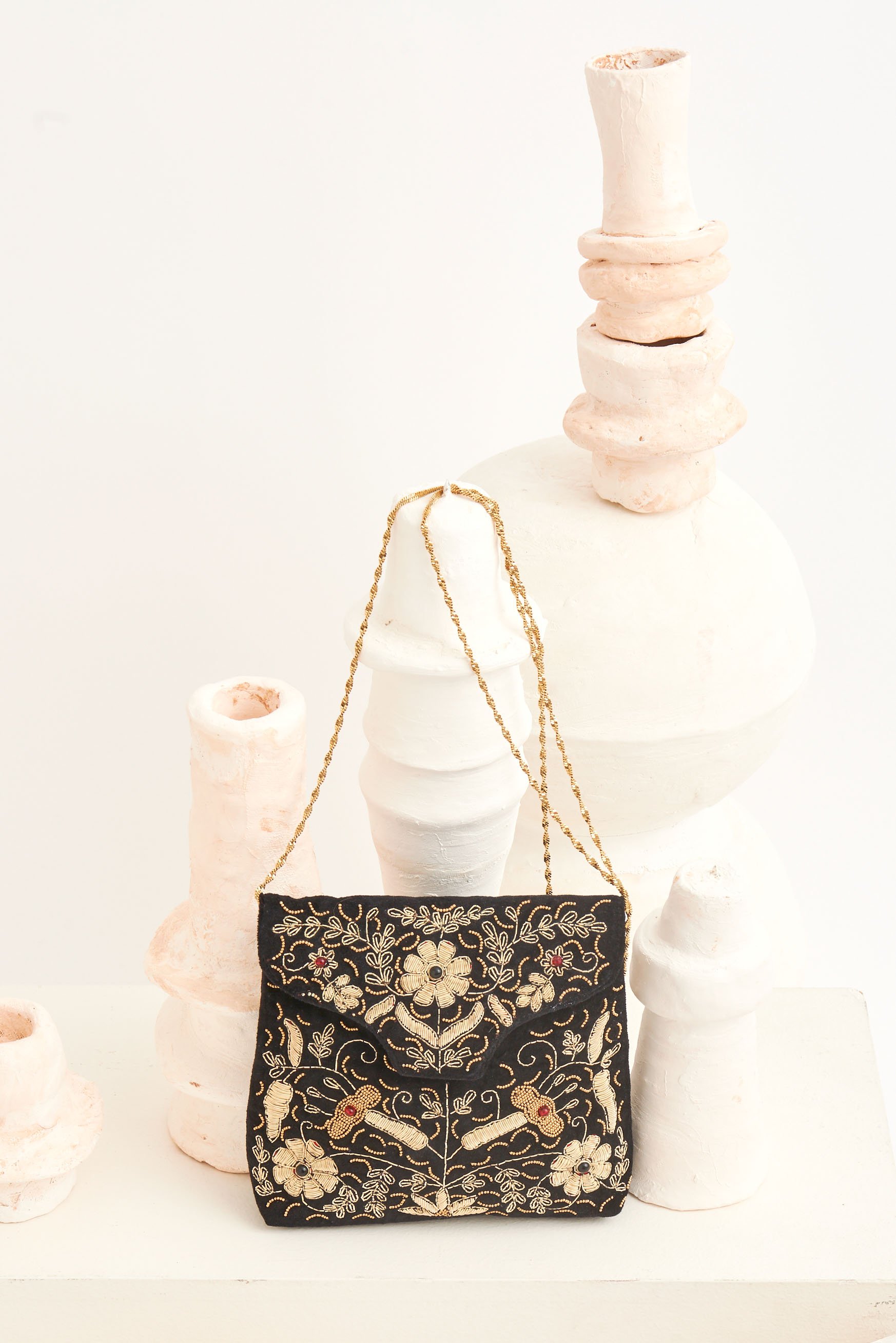 Pochette brodée de fleurs Zary - Antik Batik (photo) Pochette brodée de fleurs Zary - Antik Batik (photo)