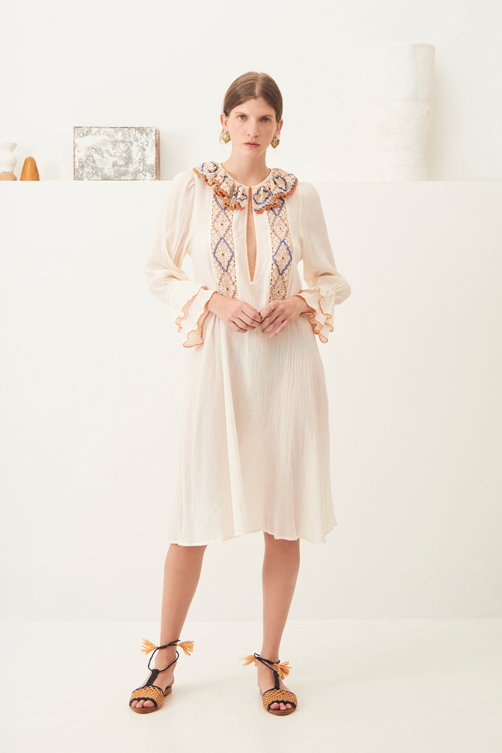 Robe mi-longue crochet et broderies Colas - Antik Batik (photo) Robe mi-longue crochet et broderies Colas - Antik Batik (photo)