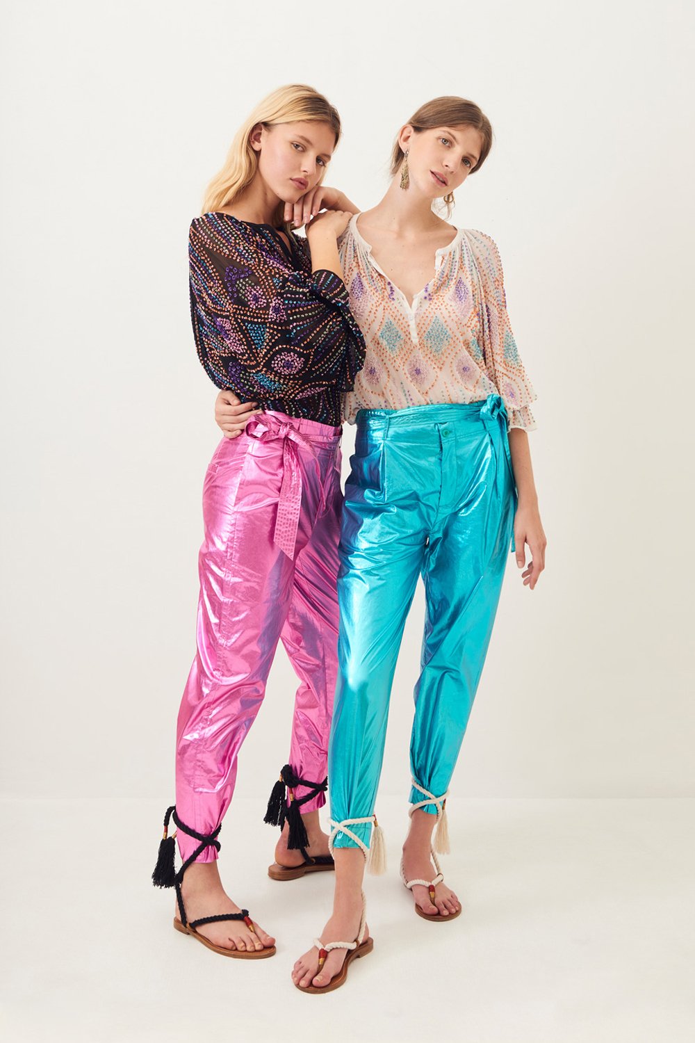Pantalon carotte brillant Lumi - Turquoise - Antik Batik (photo) Pantalon carotte brillant Lumi - Turquoise - Antik Batik (photo)