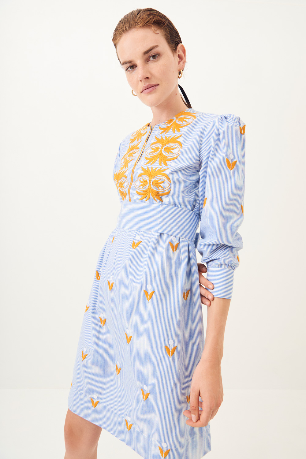 Robe courte brodée manches bouffantes Mexica - Antik Batik (photo) Robe courte brodée manches bouffantes Mexica - Antik Batik (photo)