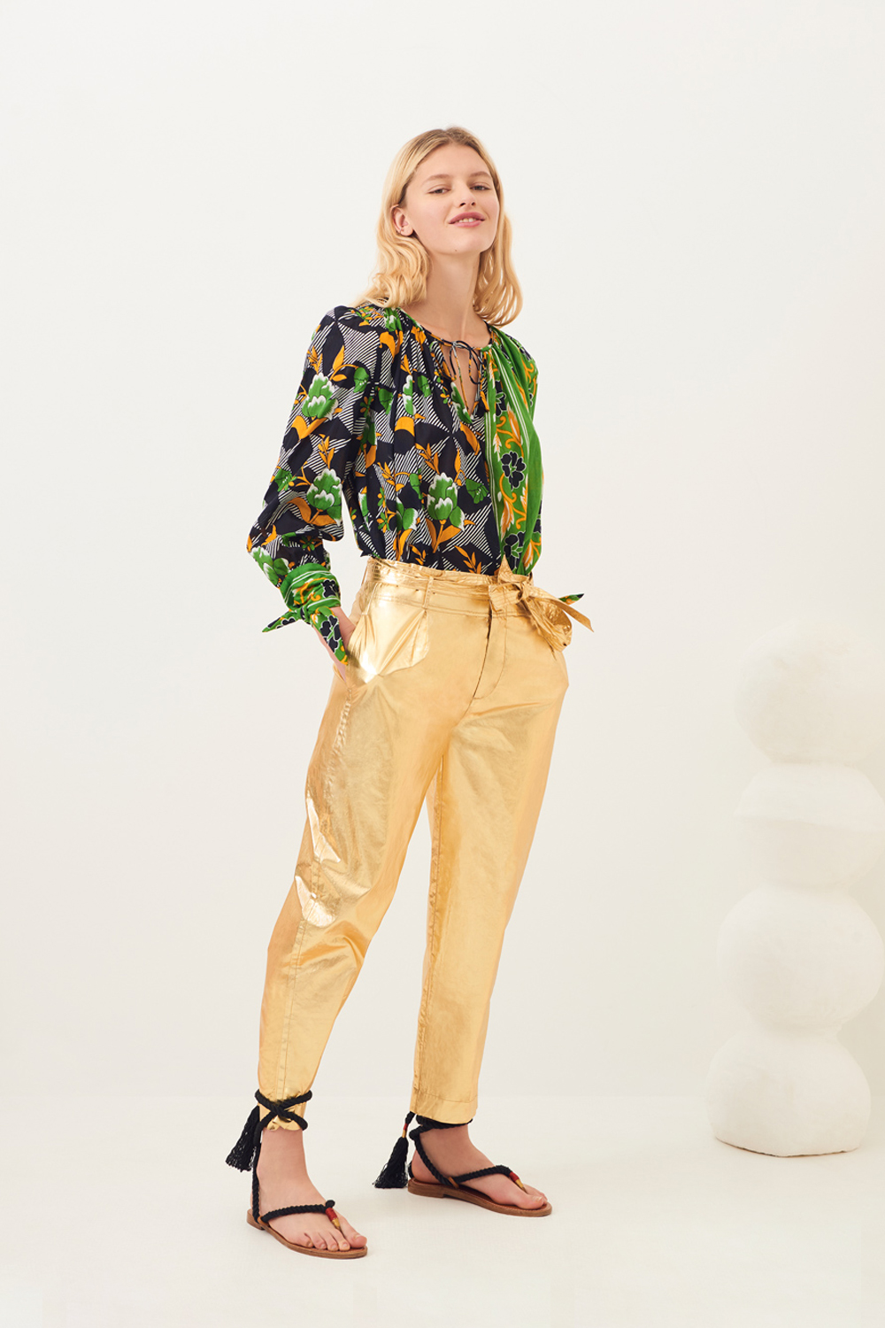 Pantalon carotte brillant Lumi - Doré - Antik Batik (photo) Pantalon carotte brillant Lumi - Doré - Antik Batik (photo)