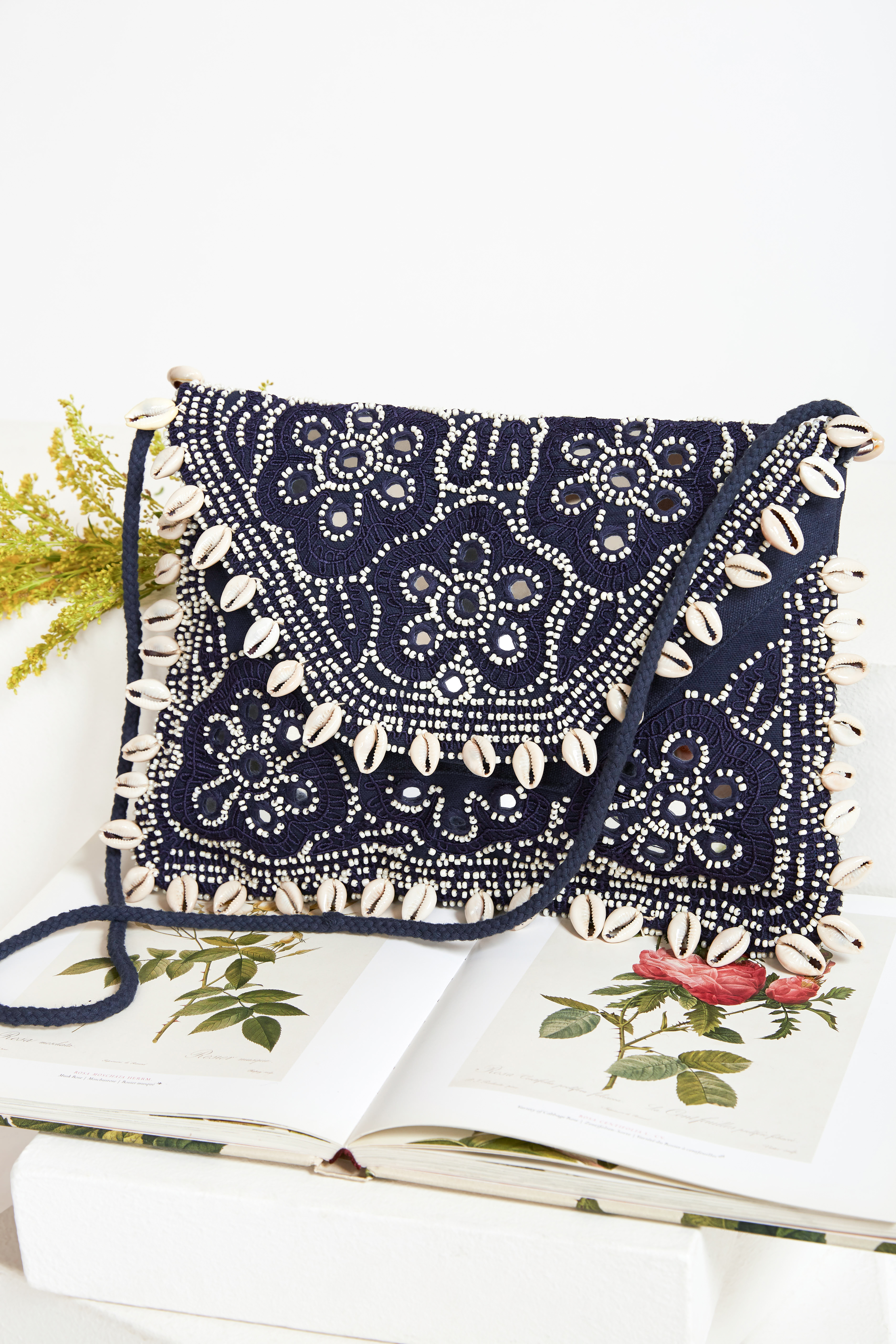 Pochette brodée Promilah bleue - Antik Batik (photo) Pochette brodée Promilah bleue - Antik Batik (photo)