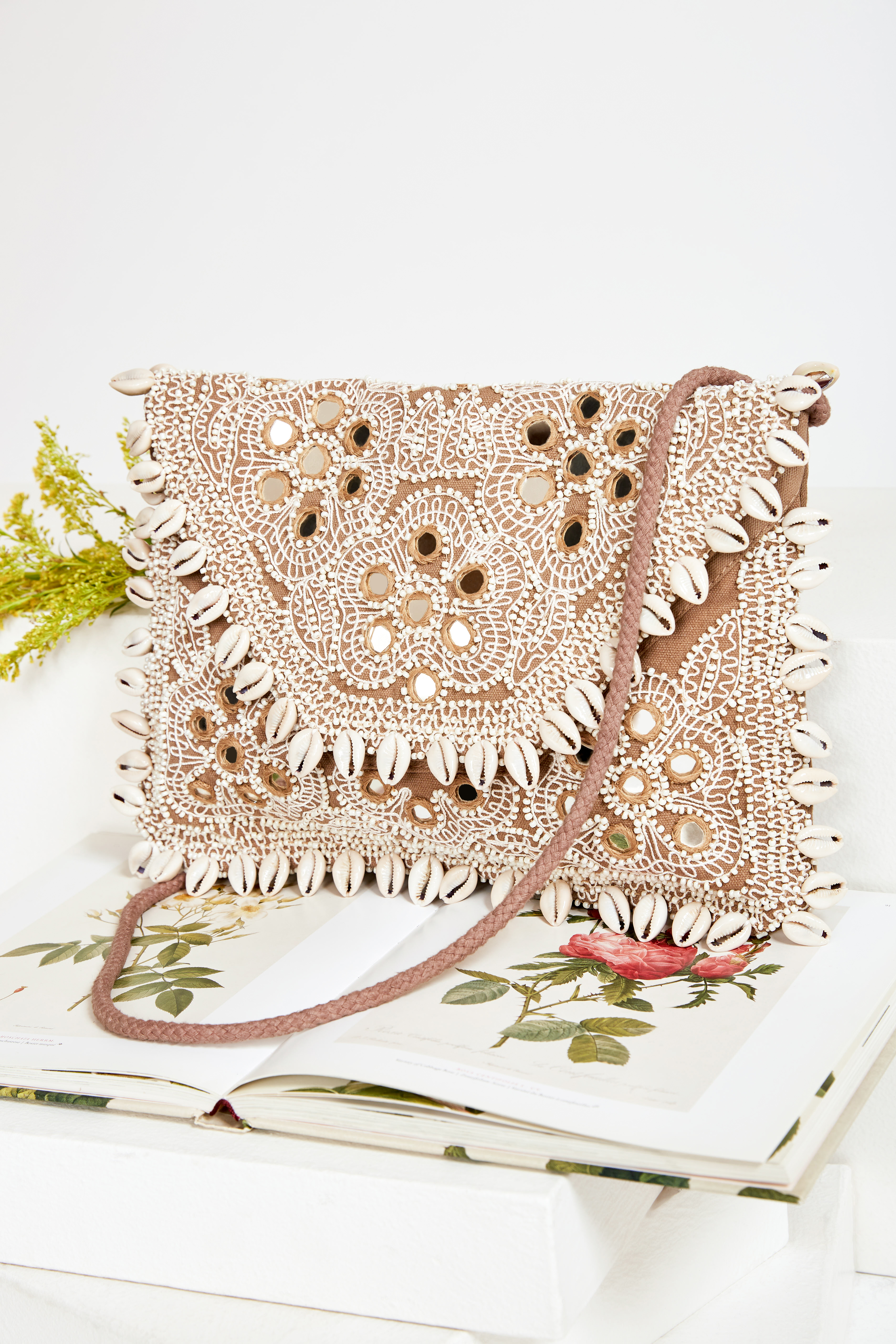 Pochette brodée Promilah beige - Antik Batik (photo) Pochette brodée Promilah beige - Antik Batik (photo)