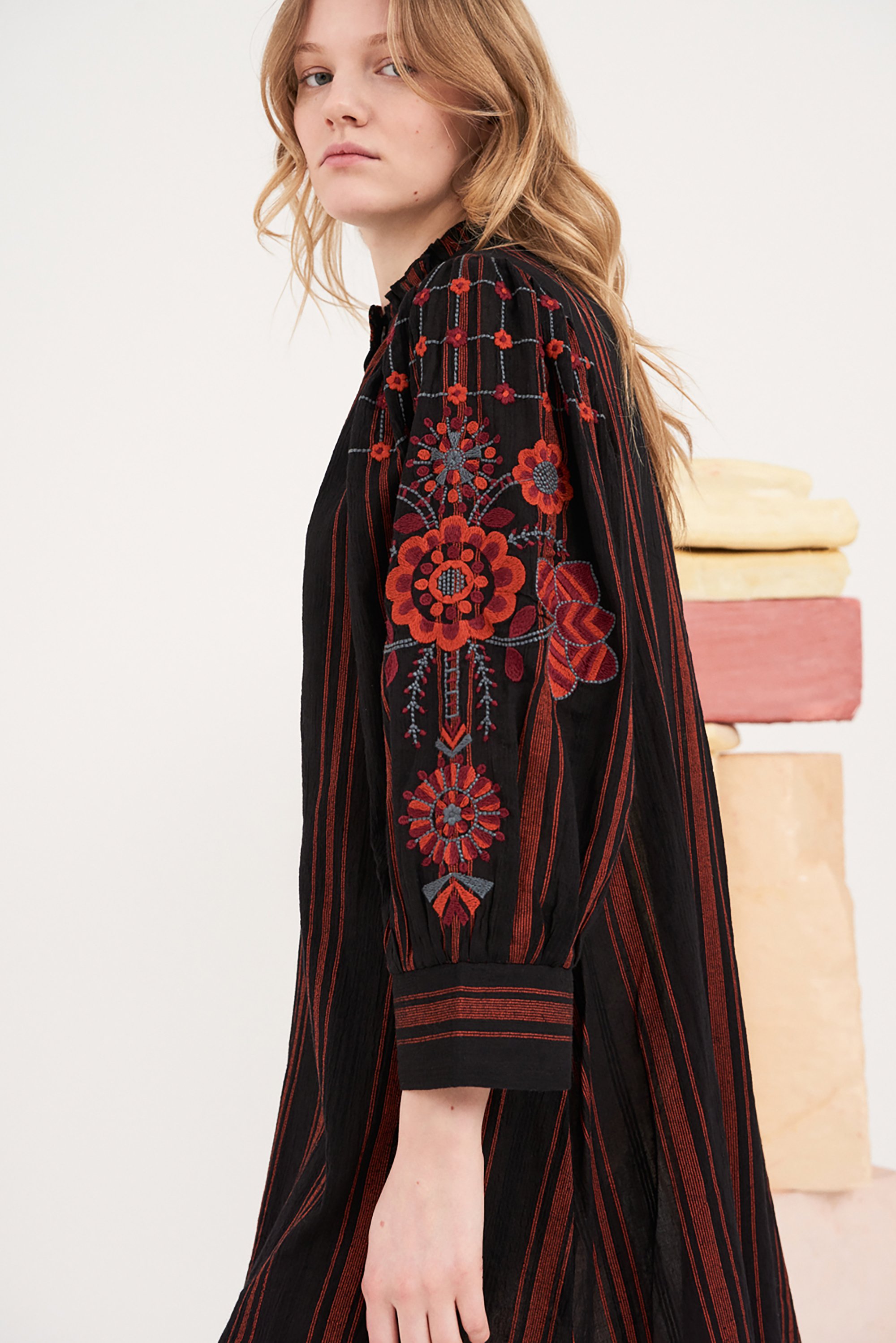 Robe courte brodée Cami - Noir - Antik Batik (photo) Robe courte brodée Cami - Noir - Antik Batik (photo)