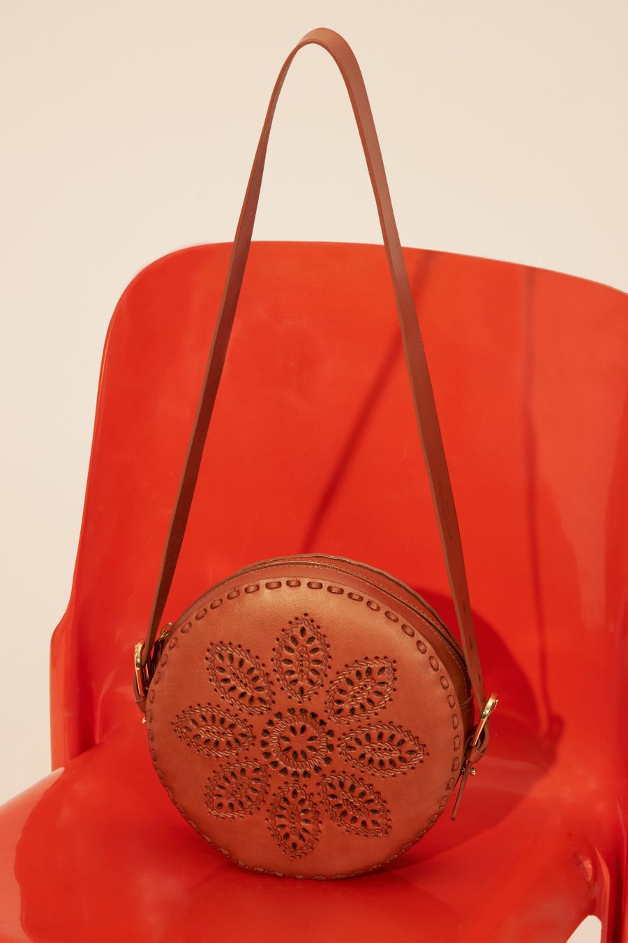 Antikbatik Joan round leather bag