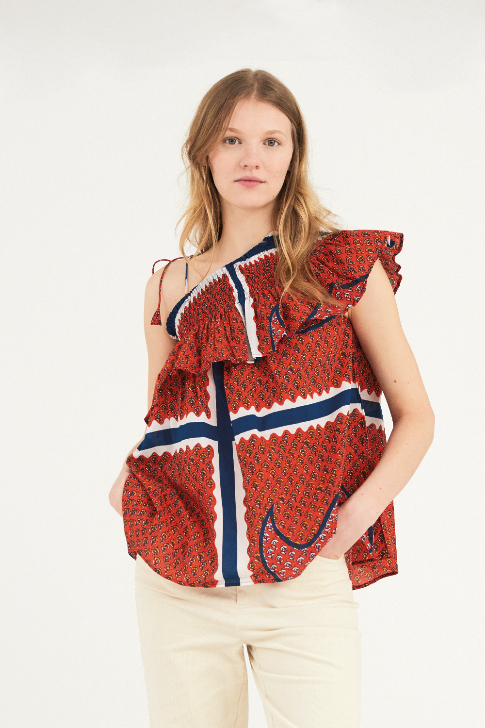 Haut épaule dénudée Gisele - Rouge - Antik Batik (photo) Haut épaule dénudée Gisele - Rouge - Antik Batik (photo)