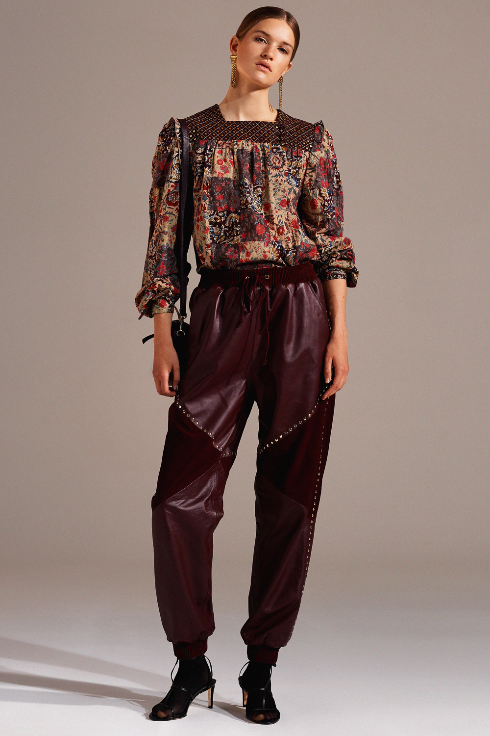 Bas de jogging en cuir Kairo - Bordeaux - Antik Batik (photo) Bas de jogging en cuir Kairo - Bordeaux - Antik Batik (photo)