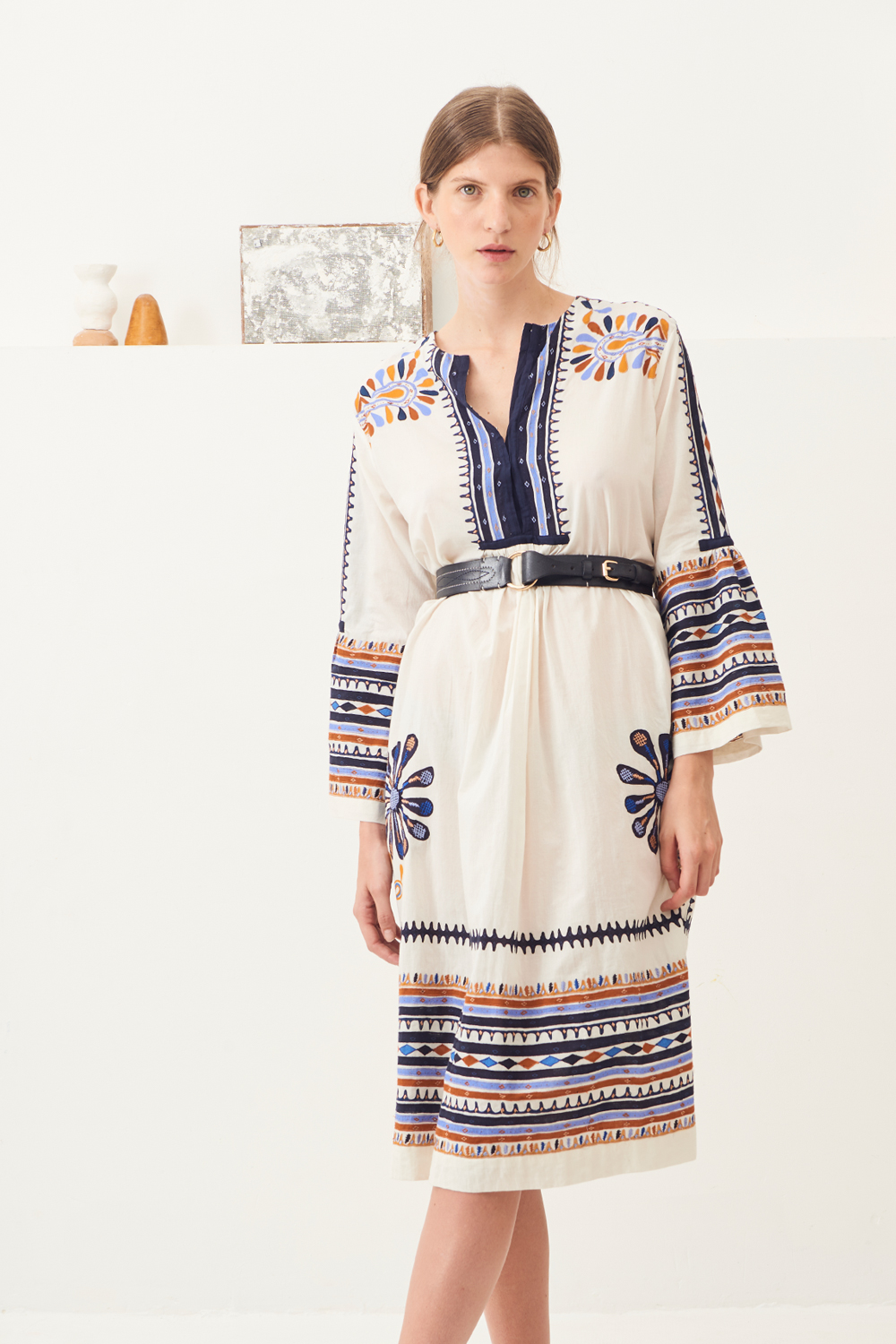 Robe mi-longue ethnique brodée Malika - Antik Batik (photo) Robe mi-longue ethnique brodée Malika - Antik Batik (photo)